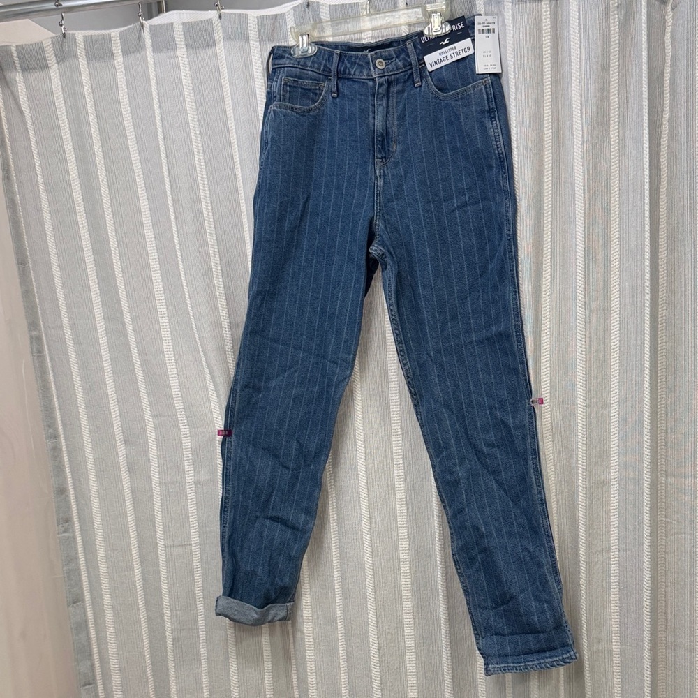 NWT Hollister Ultra High Rise Mom Jeans Vintage Stretch Size‎ 7R (W28 L27)